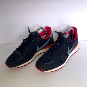 Women’s Nike internationalist running shoe size 9 1/2
